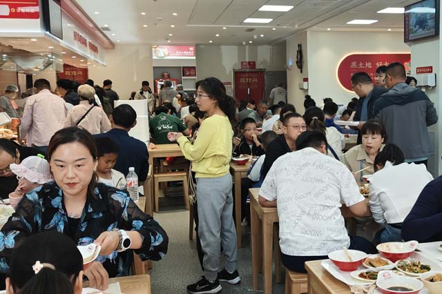 超意兴快餐店：从家常菜到玉米粥，最亲民的传统美味体验